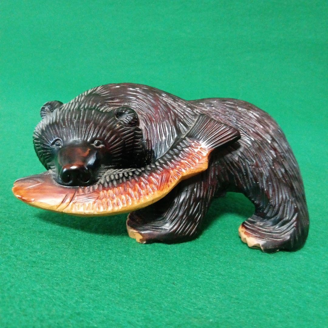 Amazon.co.jp: 小さな木彫り 熊 鮭 置物 北海道 民芸品 : ホーム＆キッチン